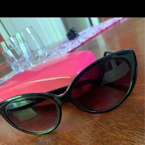 Kate Spade polarized sunglasses. Good used condition.